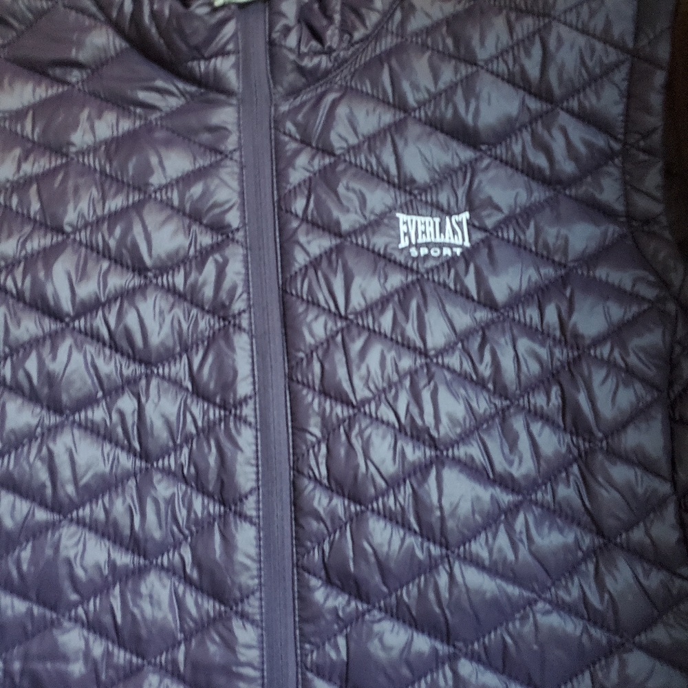 Women's vest size xl in purple by Everlast sport . Very lightweight but warm - Picture 2 of 5